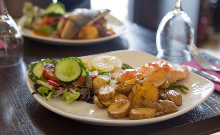 Photo of Fouzi's plate - crispy potatoes, fish and salad